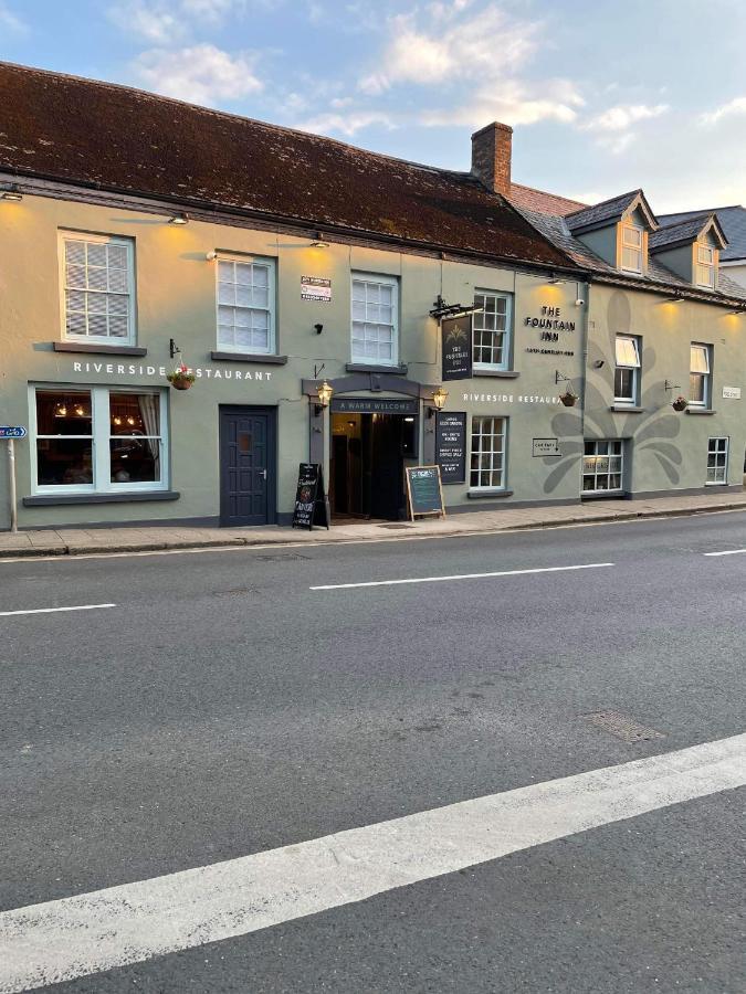 The Fountain & Riverside Restaurant Inn